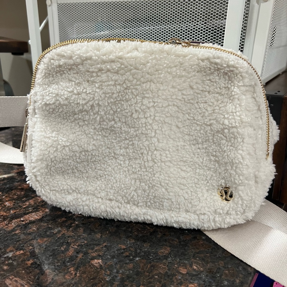Lululemon fleece belt bag